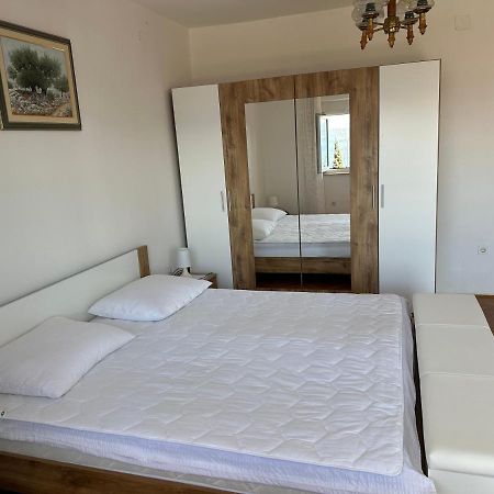 Spacious 2-Room Apartment With Beautiful Sea View Цриквеница Экстерьер фото