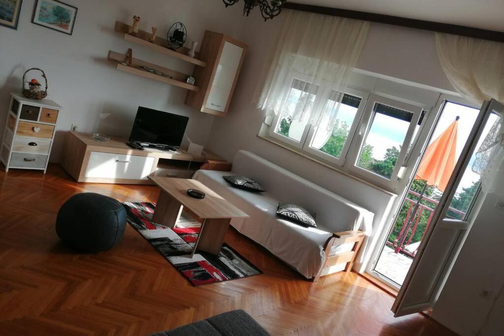Spacious 2-Room Apartment With Beautiful Sea View Цриквеница Экстерьер фото