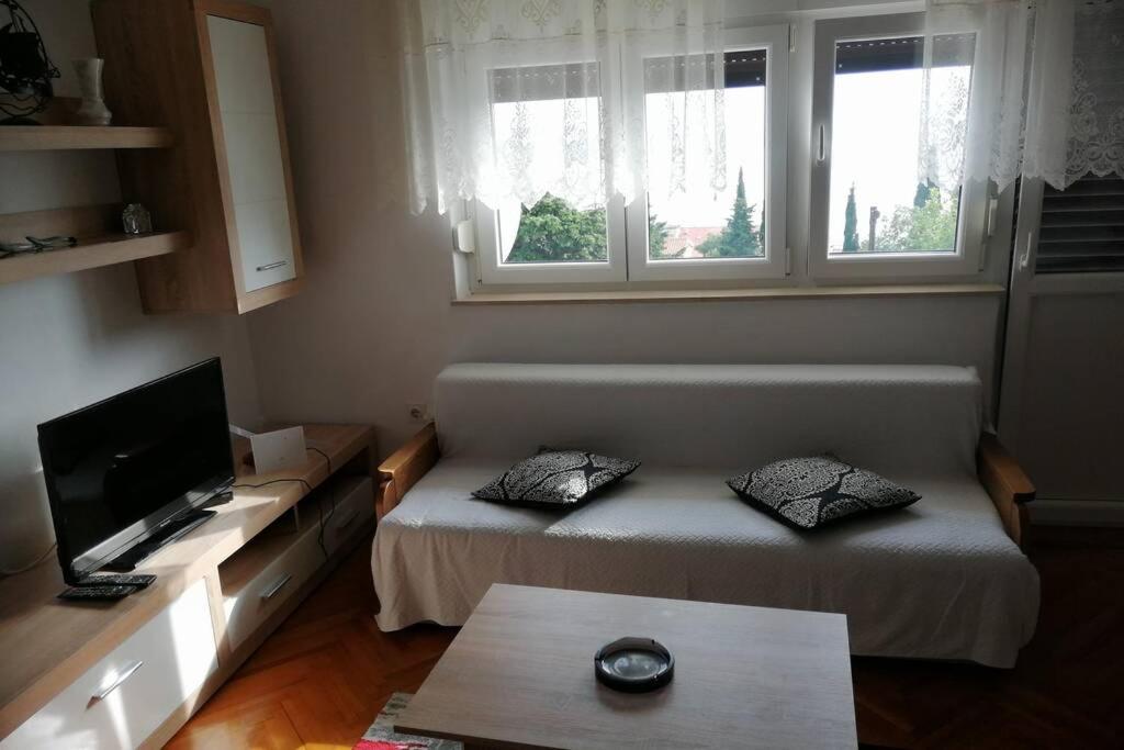Spacious 2-Room Apartment With Beautiful Sea View Цриквеница Экстерьер фото