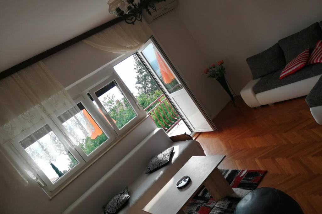 Spacious 2-Room Apartment With Beautiful Sea View Цриквеница Экстерьер фото