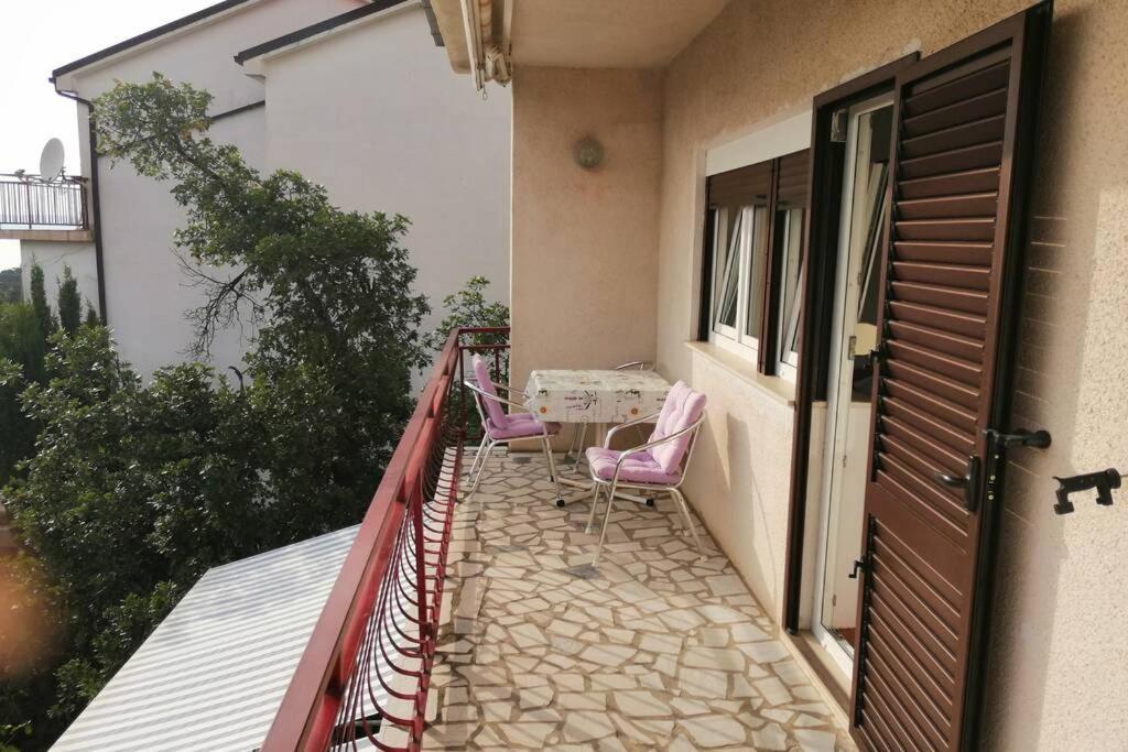 Spacious 2-Room Apartment With Beautiful Sea View Цриквеница Экстерьер фото