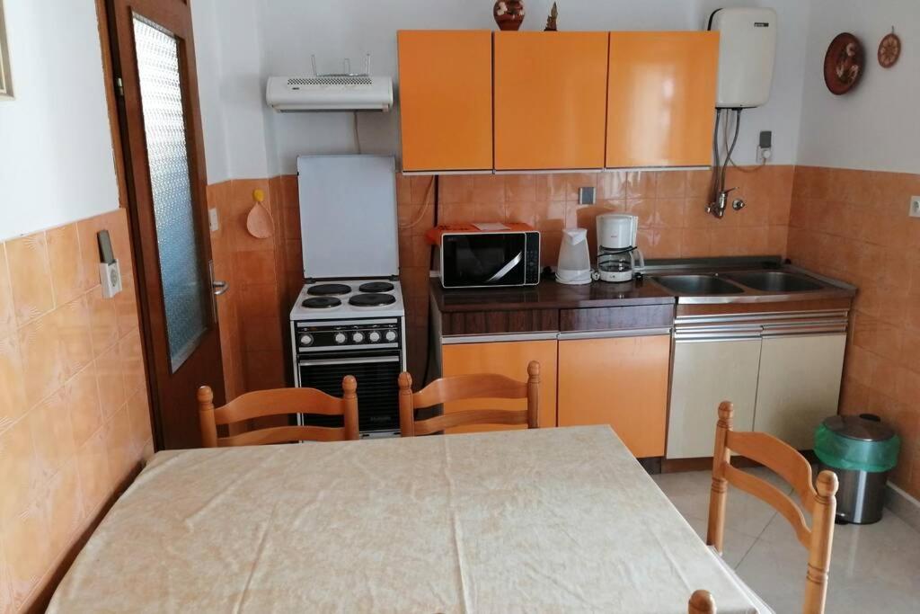 Spacious 2-Room Apartment With Beautiful Sea View Цриквеница Экстерьер фото