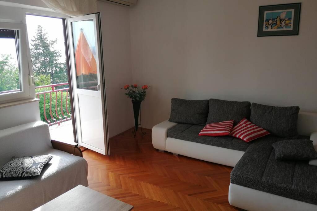 Spacious 2-Room Apartment With Beautiful Sea View Цриквеница Экстерьер фото