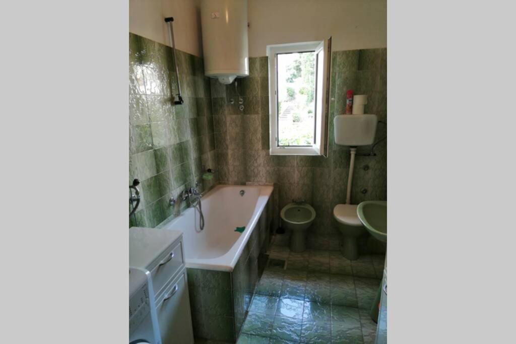 Spacious 2-Room Apartment With Beautiful Sea View Цриквеница Экстерьер фото