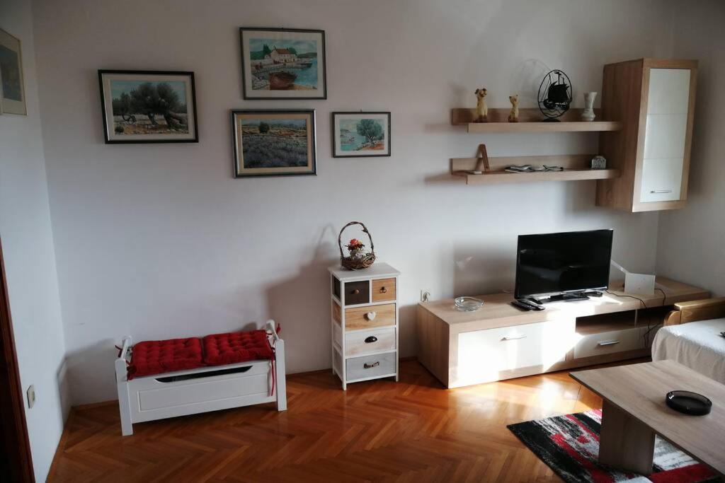 Spacious 2-Room Apartment With Beautiful Sea View Цриквеница Экстерьер фото